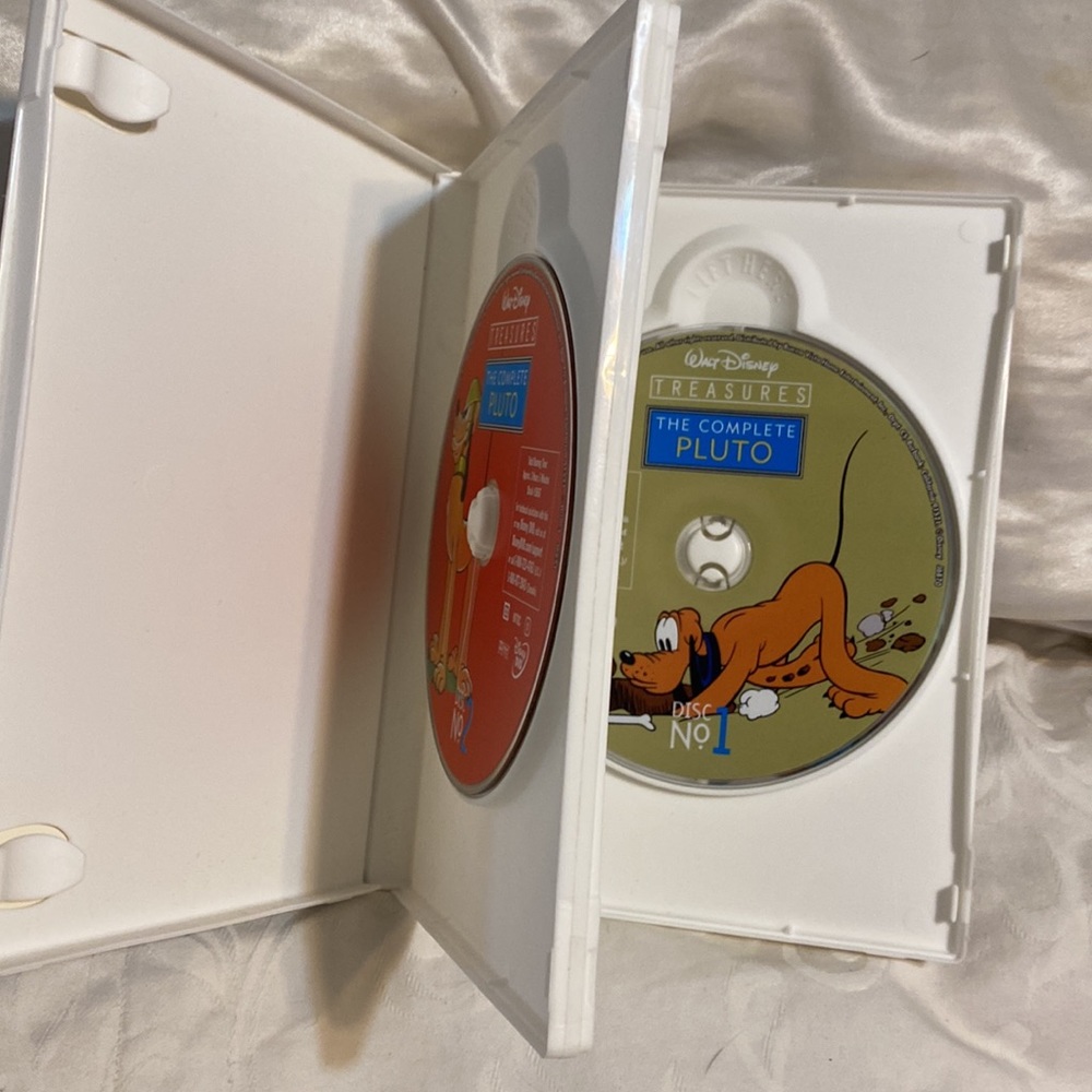 Disney Treasures- The Complete Pluto DVD Set Volume 1 - Picture 6 of 6